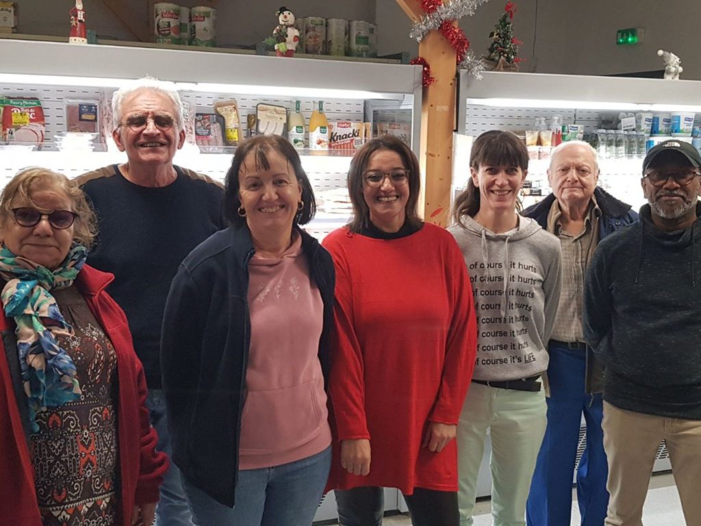 Personnel de l'épicerie générale de l'Entraide Majolane