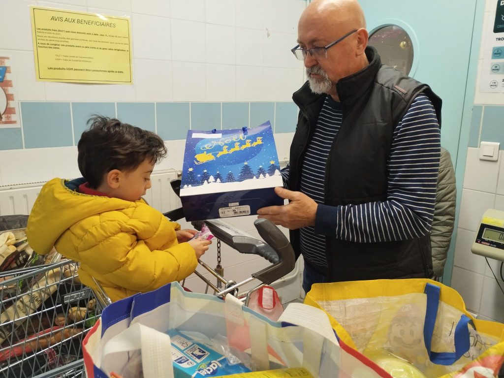 Distribution solidaire pour Noel